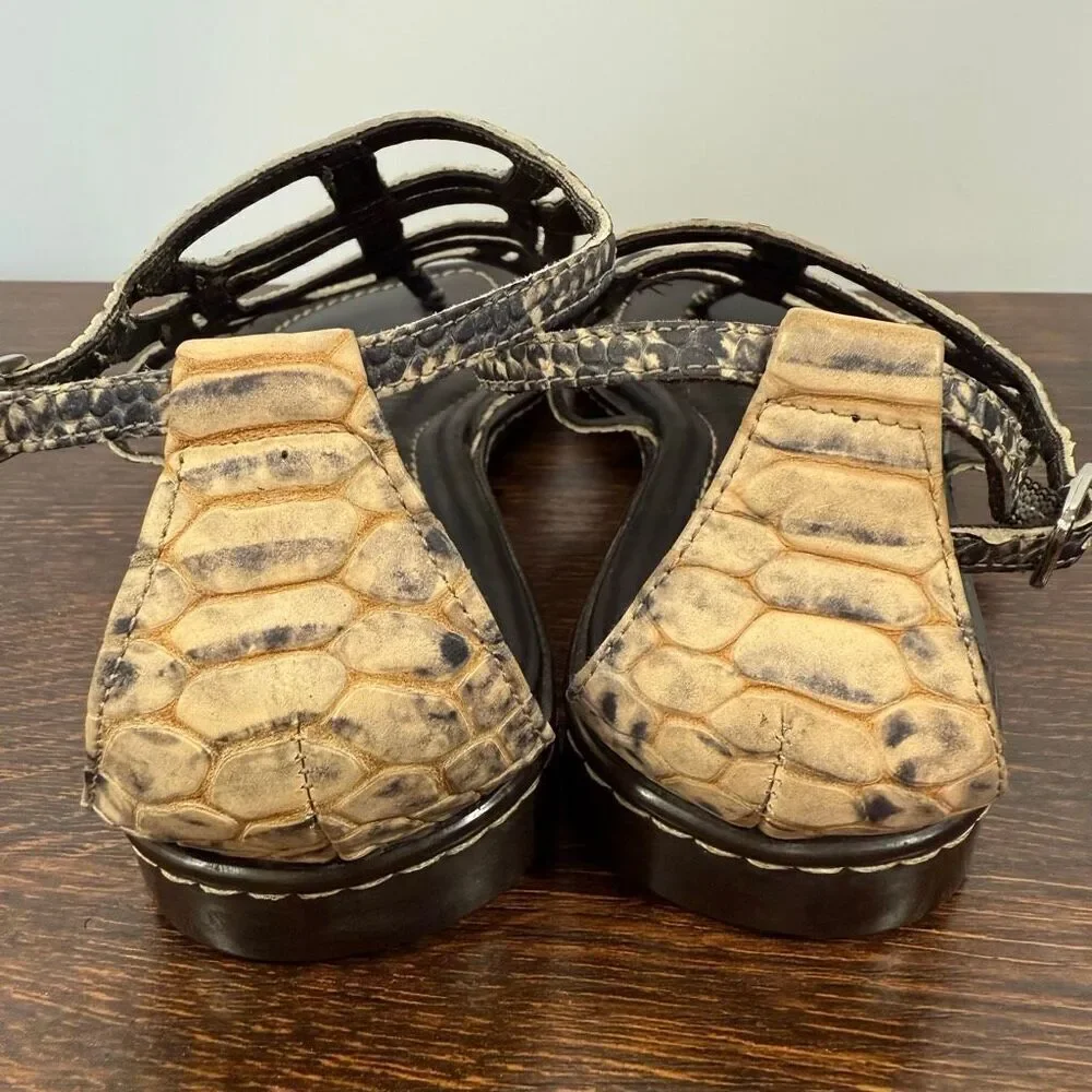Donald J Pliner Womens snake print sandal size 6